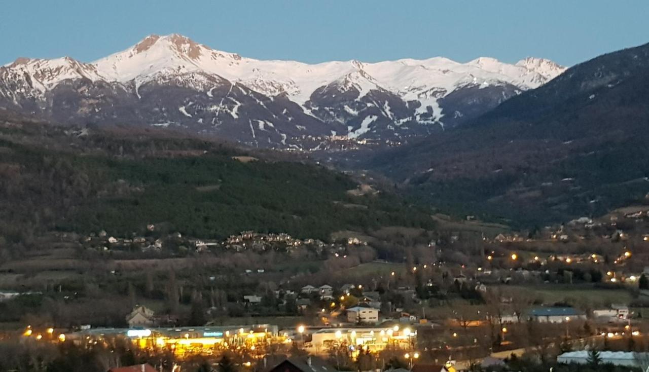 Appartement Plan D'Eau Vue Panoramique Embrun Exterior foto